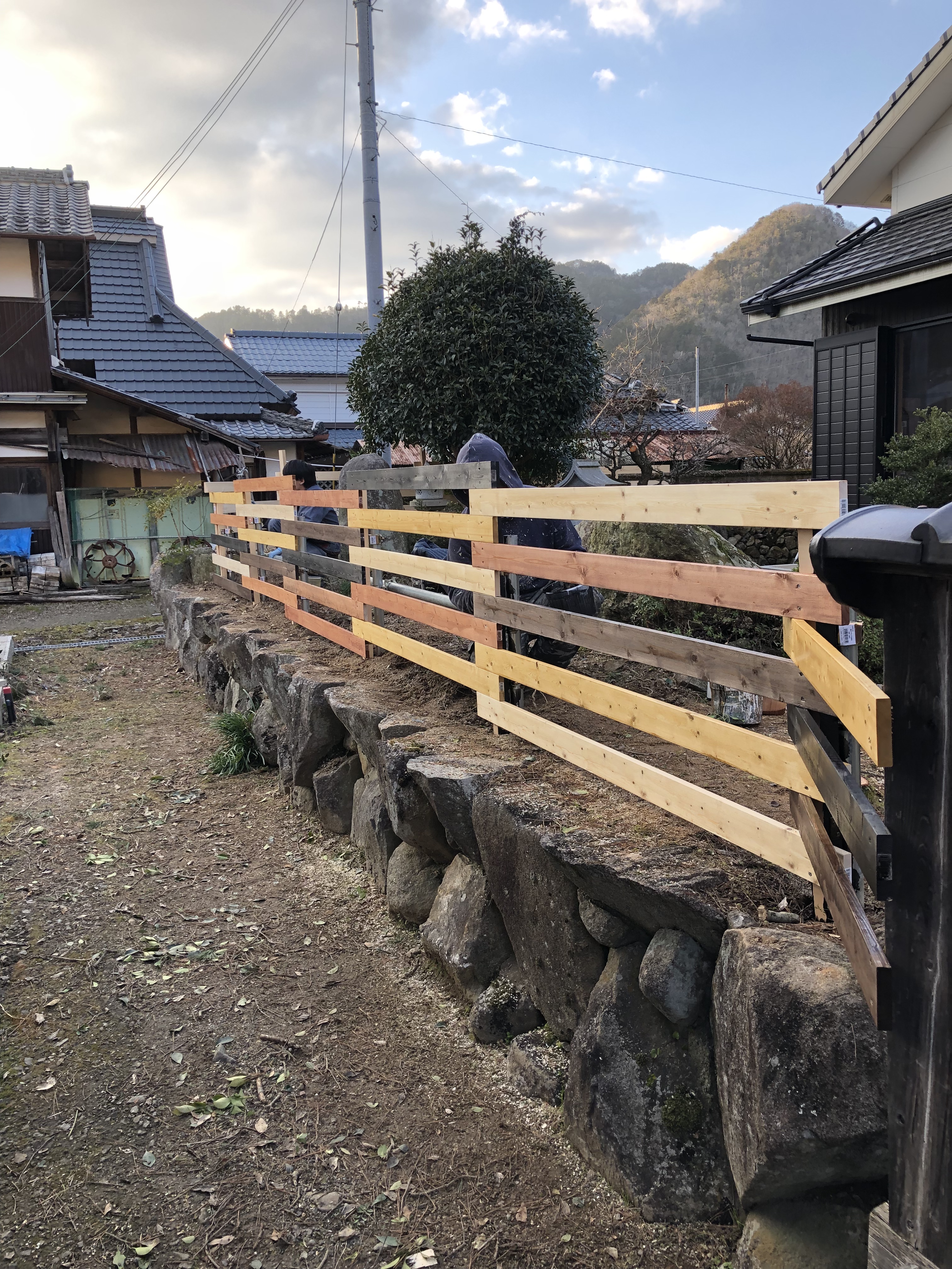 手づくりフェンス 兵庫県丹波篠山市で外壁塗装や水回りリフォーム 解体工事なら 有 イースト環境工業