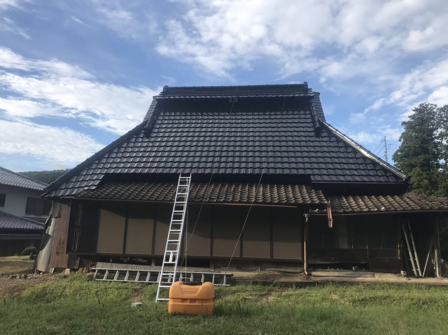 茅葺きトタン屋根塗装